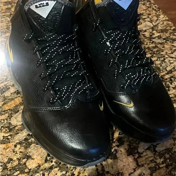 New Lebrons Low 19s Black&Yellow - Picture 3 of 8